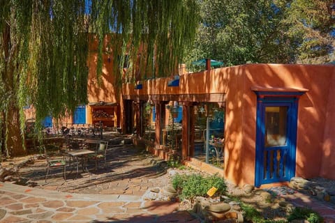 Patio, Summer, BBQ facilities, Seating area, Dining area, On site