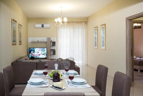 TV and multimedia, Living room, Dining area