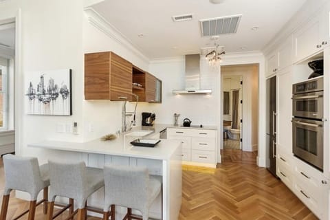 Kitchen or kitchenette, pet friendly