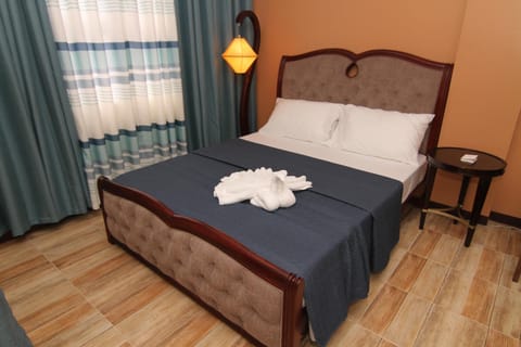 Bed, towels