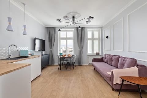 Kitchen or kitchenette, Living room, Seating area, Dining area