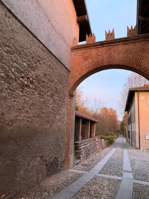 L'Antica Corte Lazzago Rooms Bed and Breakfast in Como