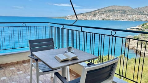 Day, Natural landscape, View (from property/room), Balcony/Terrace, Seating area, Dining area, Mountain view, Sea view