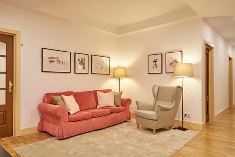 Communal lounge/ TV room, Living room, Decorative detail, Seating area, Family