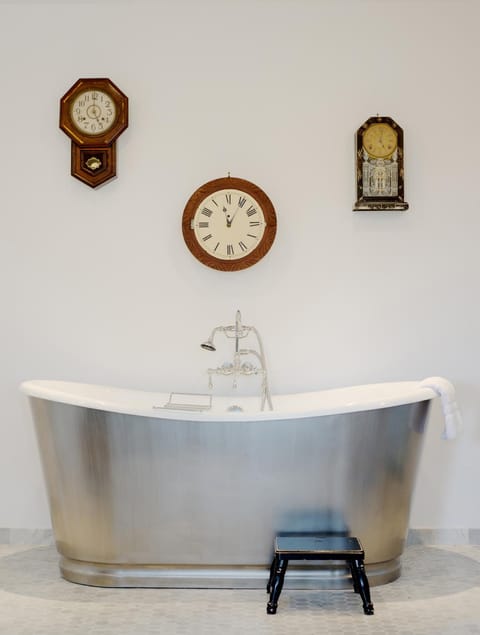 Bathroom, Decorative detail, Decorative detail, Garden view, Garden view