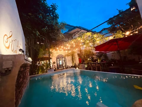 Property building, Restaurant/places to eat, Swimming pool