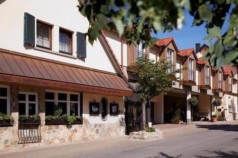 Property building, Restaurant/places to eat