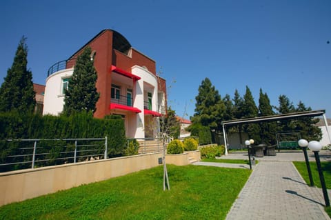 Property building, Spring, Day, Garden view
