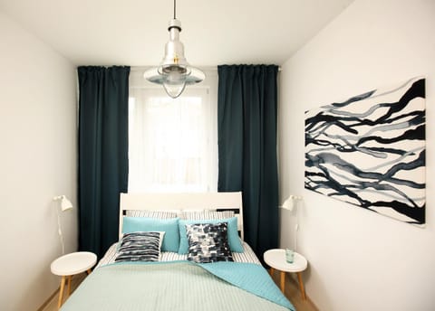 Bed, Photo of the whole room, Bedroom, Drinks