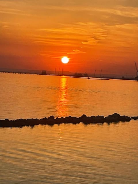 Property building, Restaurant/places to eat, Breakfast