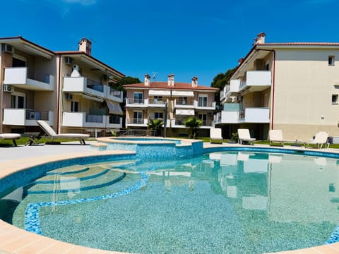 Property building, Day, Pool view, Swimming pool, sunbed