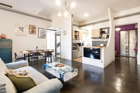 Kitchen or kitchenette, Seating area