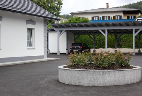 Property building, Patio, Day, Other, Parking