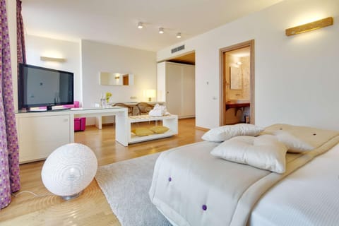 Living room, Photo of the whole room, On site