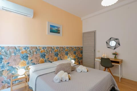 Bed, Bedroom, towels, air conditioner