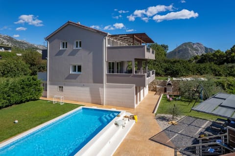 BBQ facilities, Swimming pool