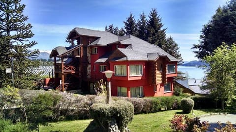 Property building, Facade/entrance, Day, Neighbourhood, Natural landscape, Summer, Garden, On site, City view, Garden view, Lake view, Landmark view, Mountain view, Street view