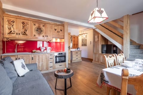 Kitchen or kitchenette, Living room
