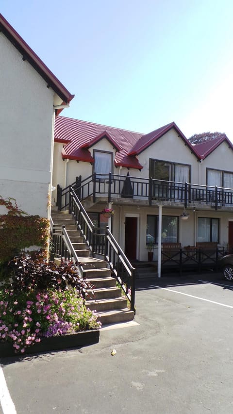 Property building, Day