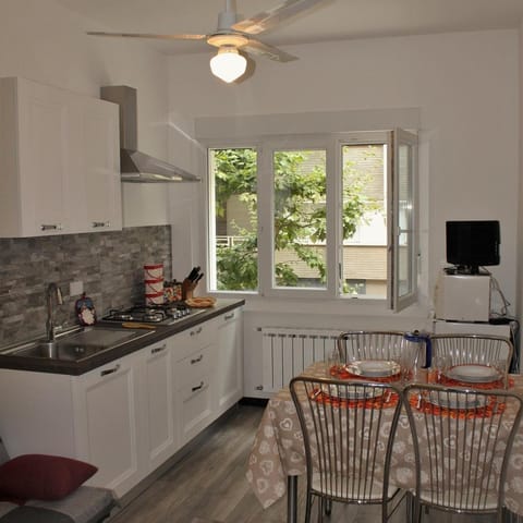 Kitchen or kitchenette, Other, Dining area