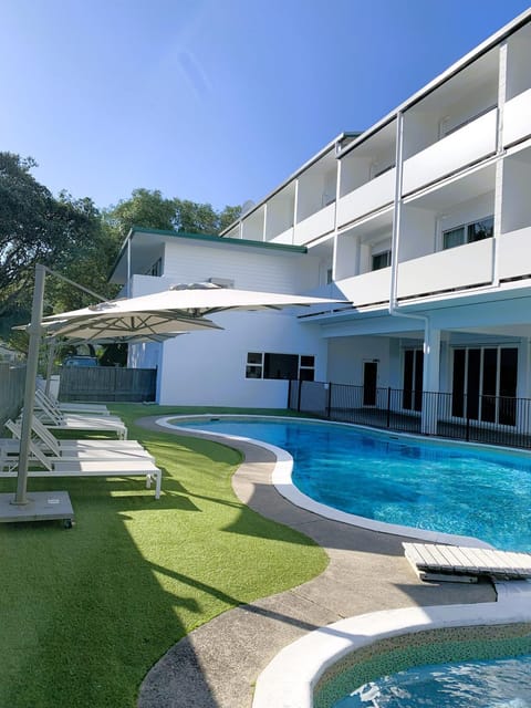 Swimming pool, Swimming pool, sunbed