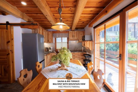 Kitchen or kitchenette, Food and drinks, Dining area, Food