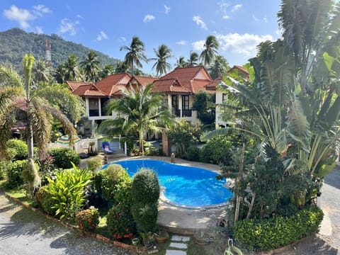Property building, Garden, Garden view, Mountain view, Pool view, Swimming pool