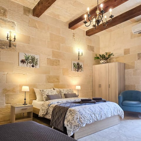 Bed, Photo of the whole room, Bedroom, wardrobe, air conditioner