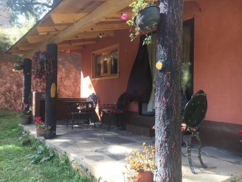 Property building, Spring, Day, BBQ facilities, BBQ facilities, Garden view