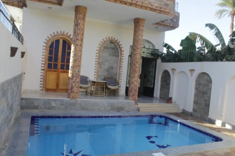 Property building, Day, Pool view, Swimming pool, sunbed