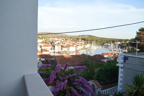 City view, Sea view