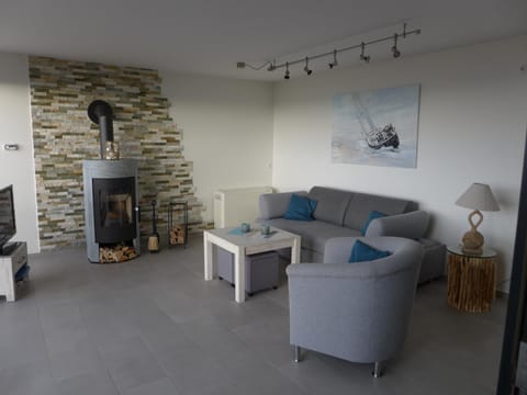Spring, Bed, Day, TV and multimedia, Living room, Photo of the whole room, Decorative detail, Decorative detail, Seating area, Beach, Bedroom, On site, Garden view, Garden view, Sea view, Sea view