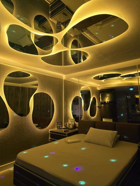 Bed, Seating area, Bedroom