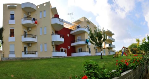 Property building, Day, Garden
