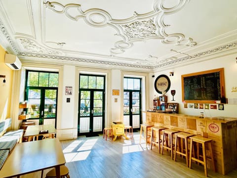 Communal lounge/ TV room, Living room, Lounge or bar
