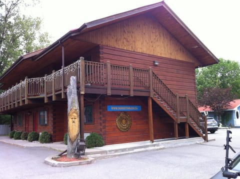 Facade/entrance