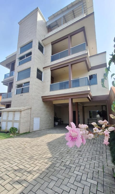Property building, Patio, Spring, Parking