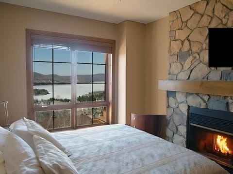Bedroom, Lake view, fireplace