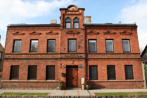 Property building, Facade/entrance, Day