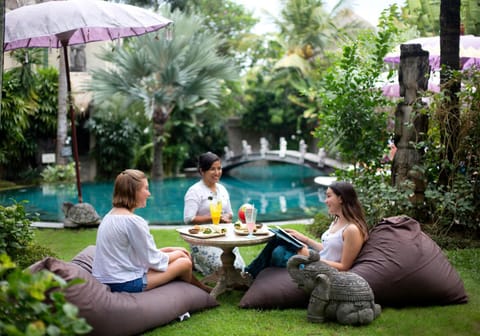 Restaurant/places to eat, Natural landscape, Garden, Garden view