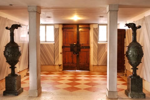 Facade/entrance, Area and facilities