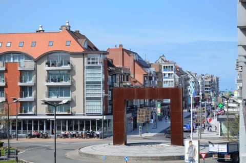 Neighbourhood, Location