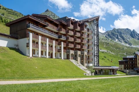 Property building, Nearby landmark, Spring, Day, Natural landscape, Mountain view