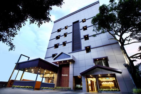 Facade/entrance
