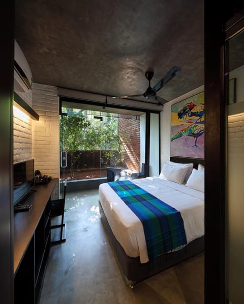 Bed, Bedroom, Garden view