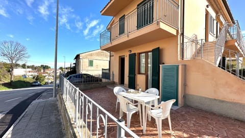S100 - Sirolo, nuovo trilocale con terrazzo Apartment in Sirolo