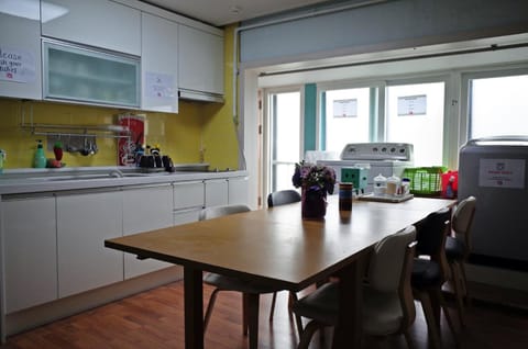 Communal lounge/ TV room, Communal kitchen