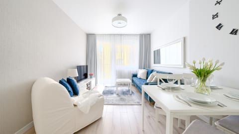 TV and multimedia, Living room, Seating area, Dining area, Bedroom