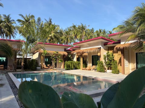 Pinky Bungalows Resort & Villa Hotel in Sala Dan