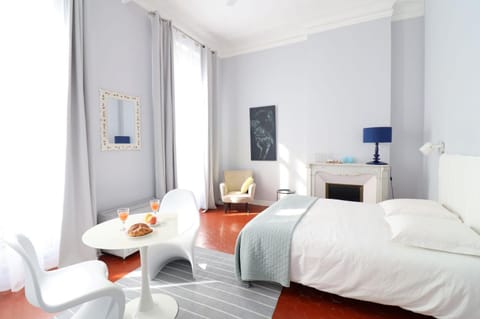 Bed, Photo of the whole room, Decorative detail